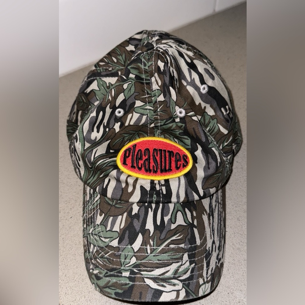 Pleasures hat